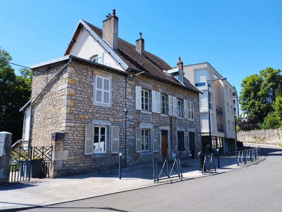 Les Glycines, Un Air De Campagne A La Ville Besancon Luaran gambar