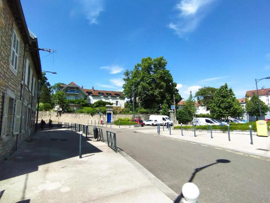 Les Glycines, Un Air De Campagne A La Ville Besancon Luaran gambar